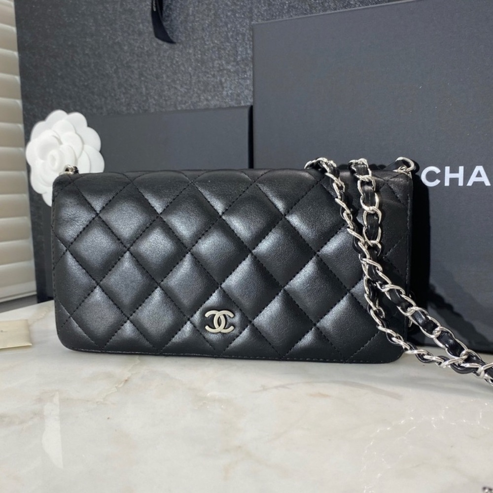 Chanel quilted wallet